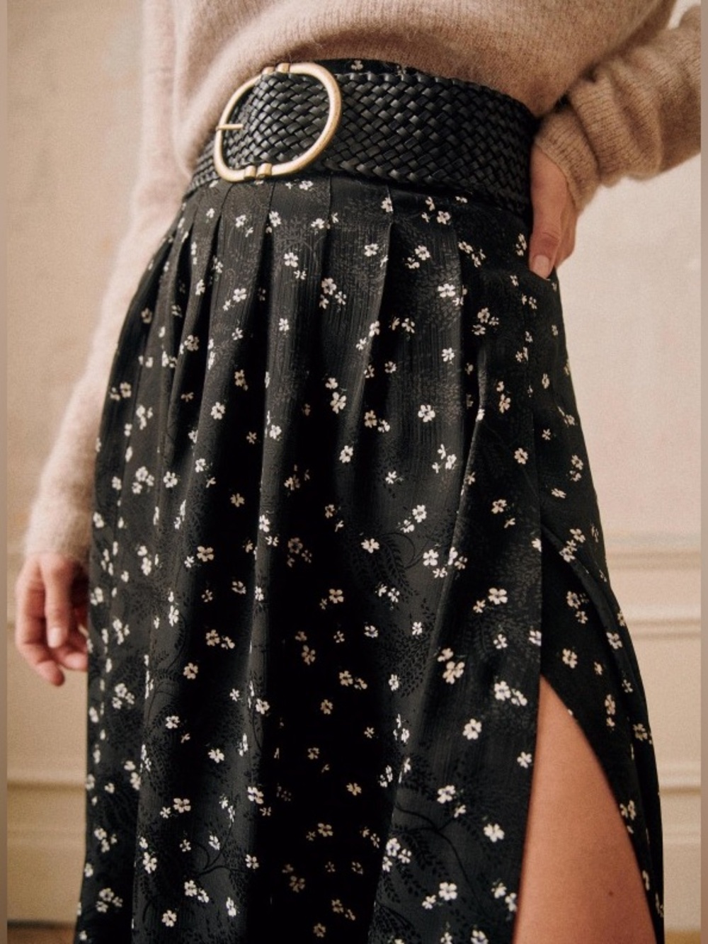 Sézane Alicia Skirt in Black Two-Toned Floral Jacquard Pattern FR 36 / US 4